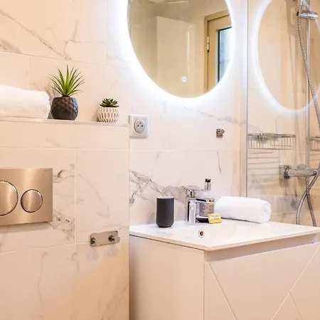 Rare ! With Terrace 5min Walk To The Palais Apartman *